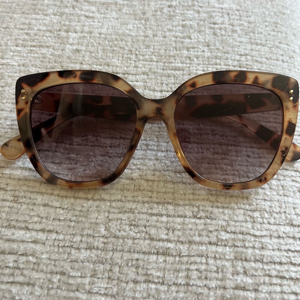 Jones New York Brown Tortoiseshell Glasses Timeless Design